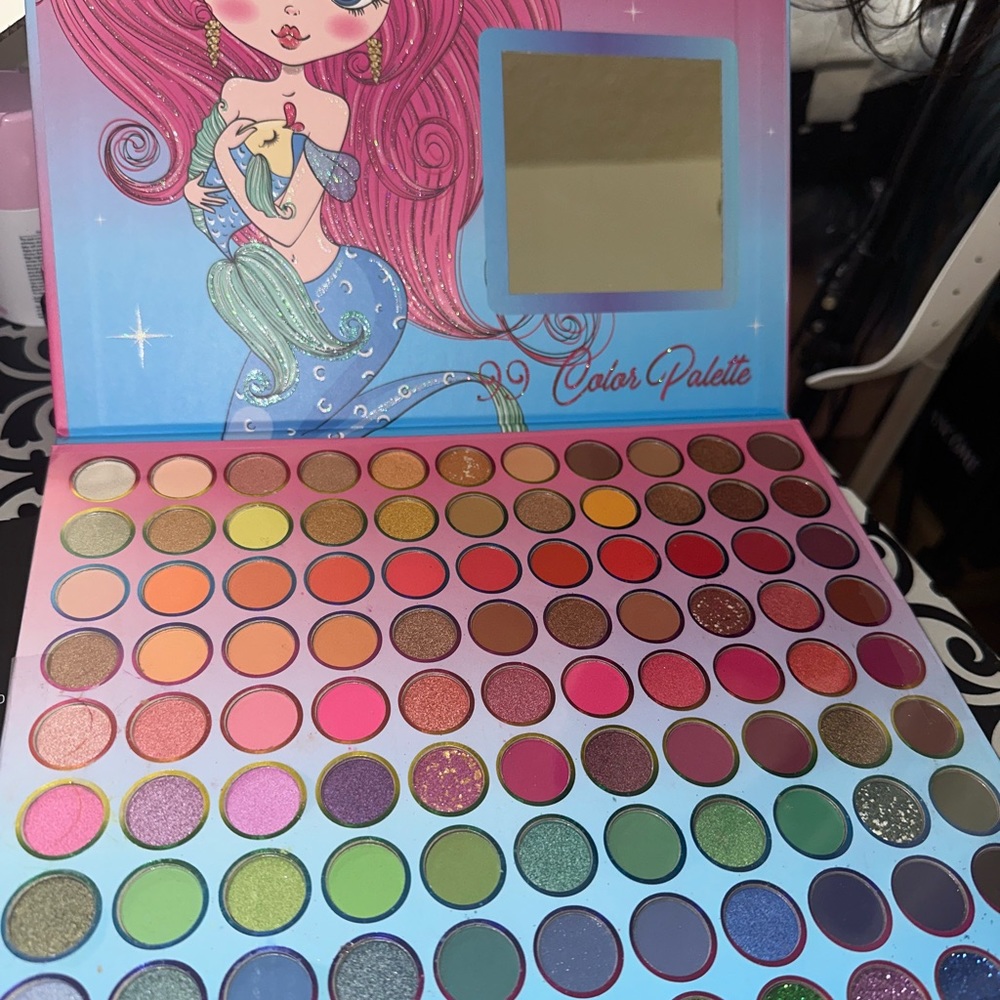 MERMAID COLORFUL EYESHADOW PALETTE